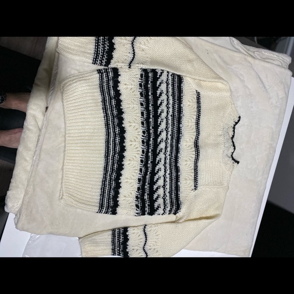 Ladies Sweater - Picture 4 of 5